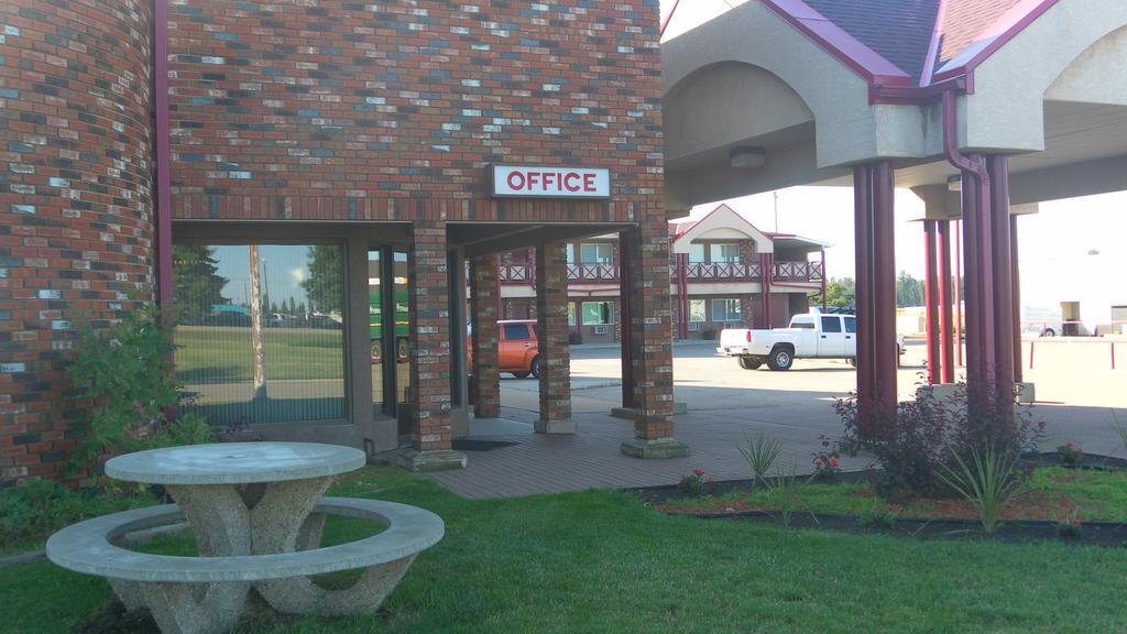 Stampeder Inn Ponoka Екстер'єр фото