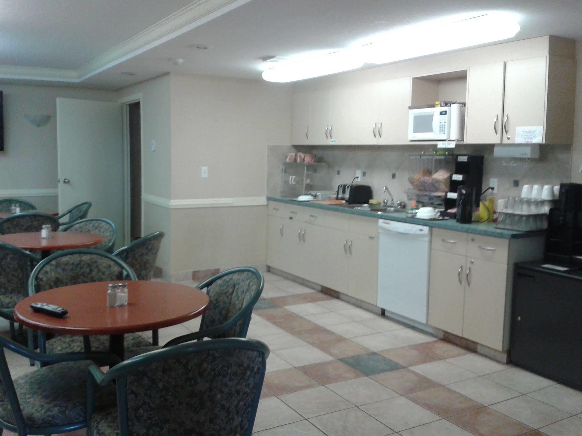Stampeder Inn Ponoka Екстер'єр фото
