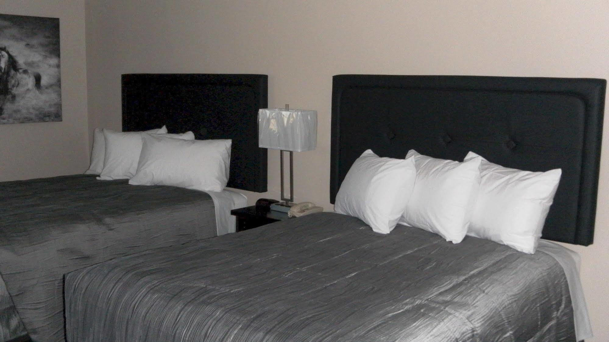 Stampeder Inn Ponoka Екстер'єр фото